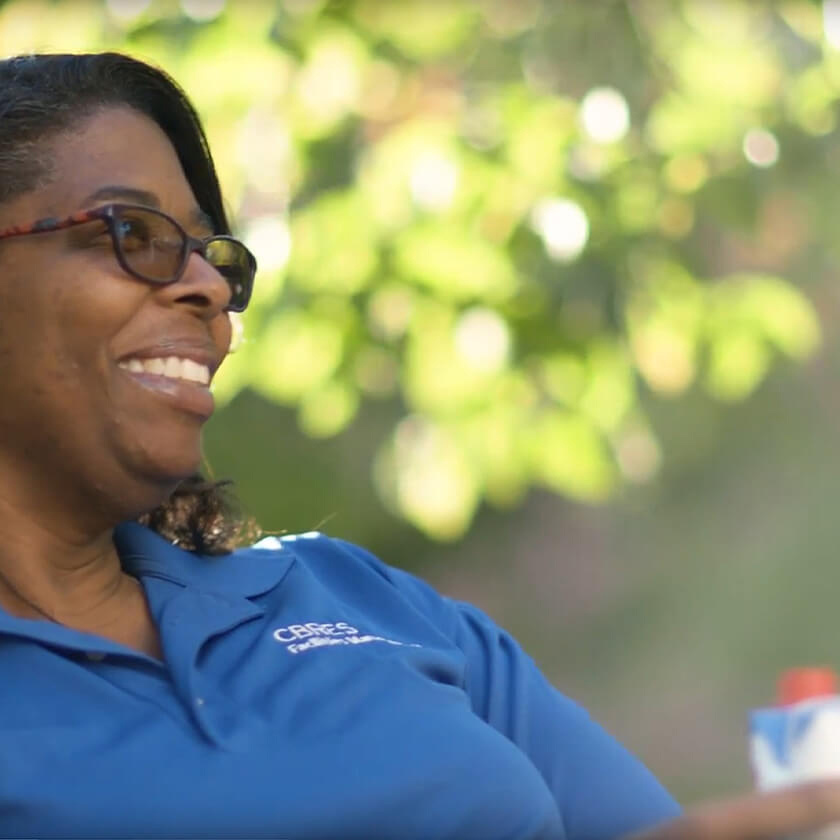 Un fan de Premier Protein bénéficiant d'une boisson protéinée.
