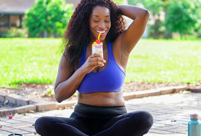 @greattravelaffair enjoying a bananas and cream protein shake while working out.