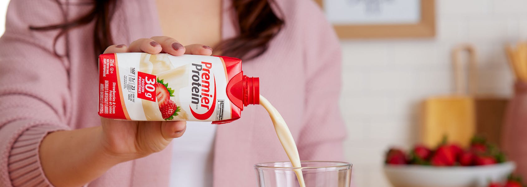 A photo of Premier Protein Boisson fouettée protéinée aux fraises et crème.