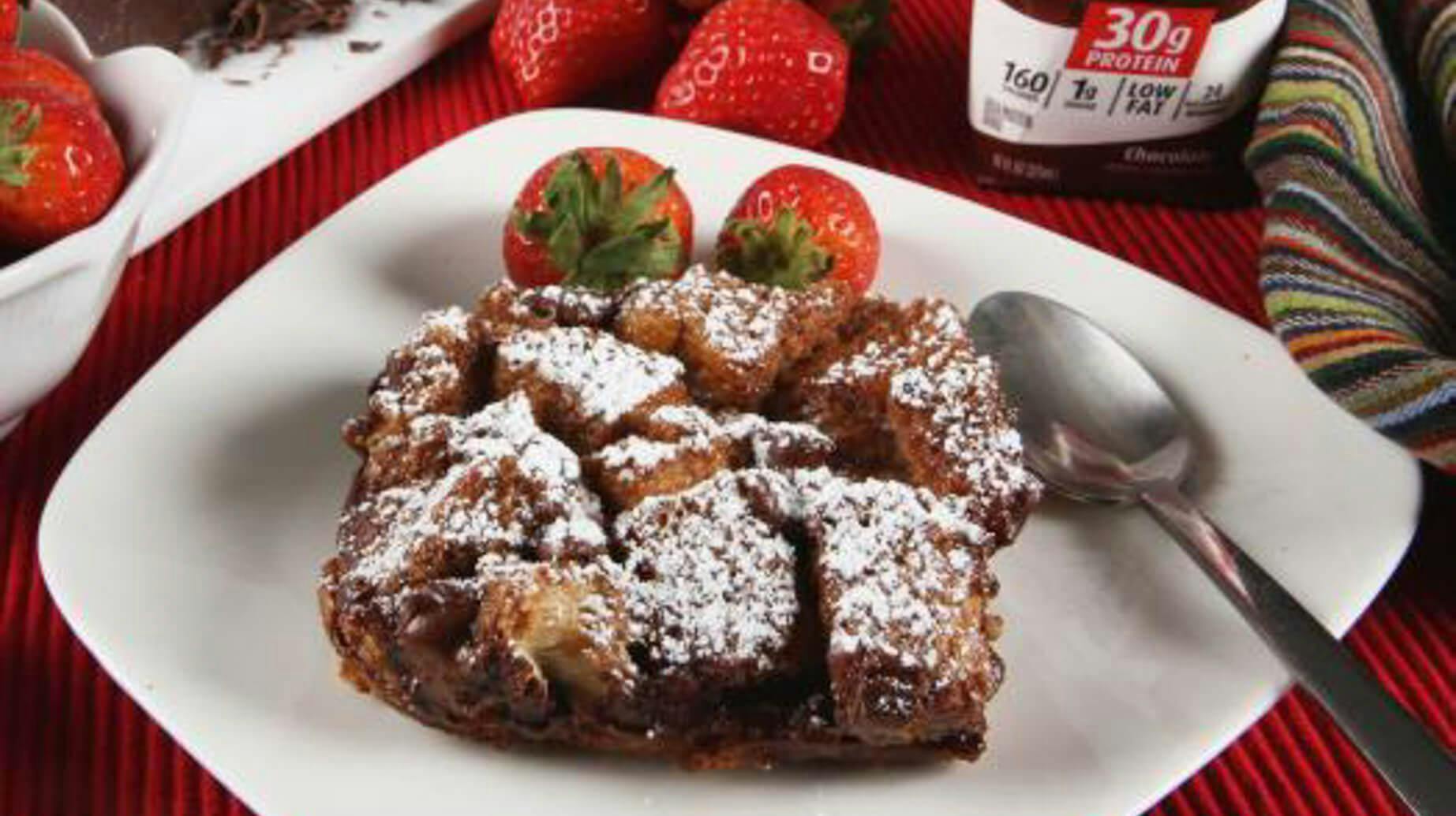 Recipe image for Pudding de pain perdu double chocolat pour le déjeuner.