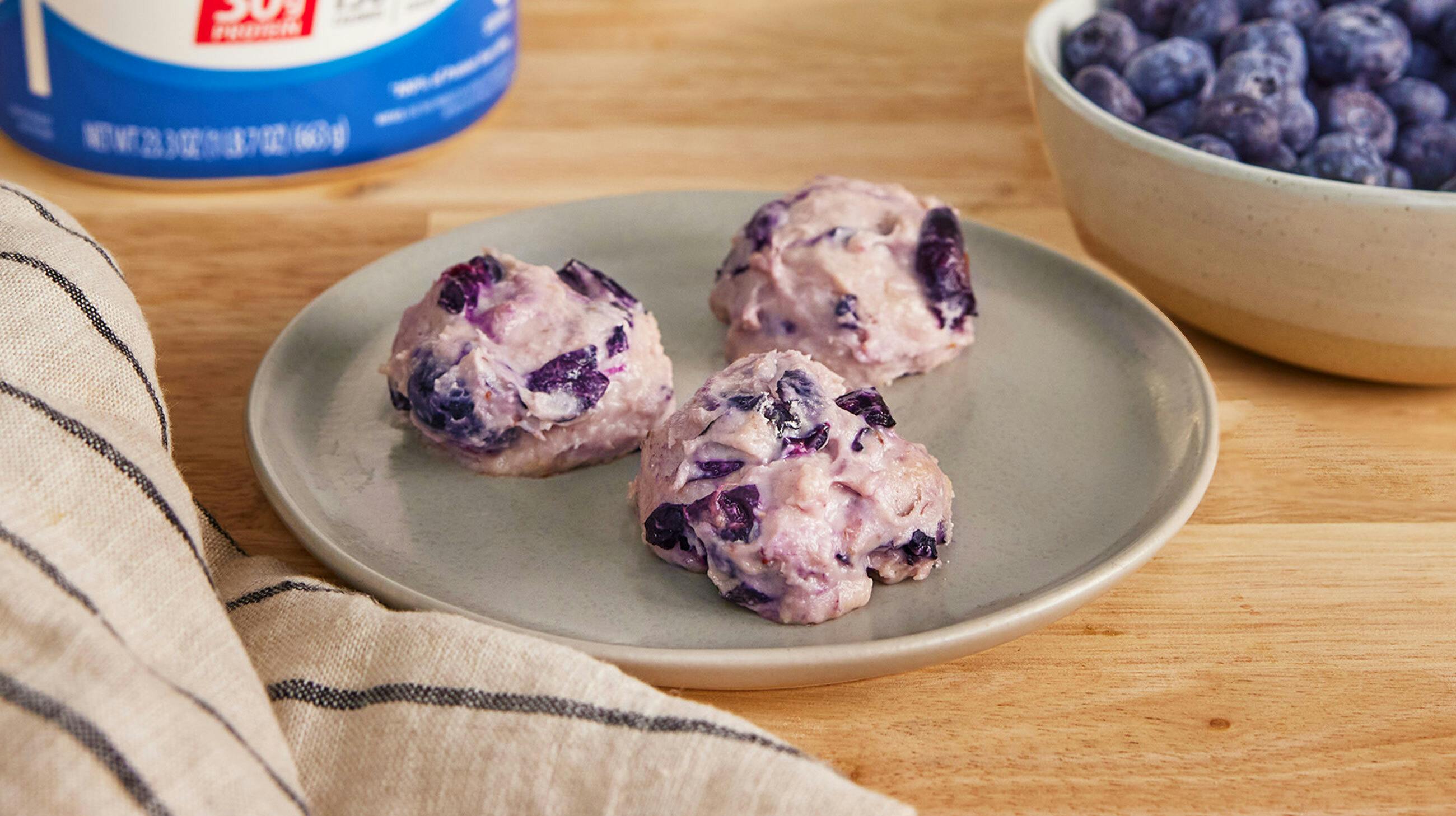 Recipe image for Boules de gâteau au fromage aux bleuets.
